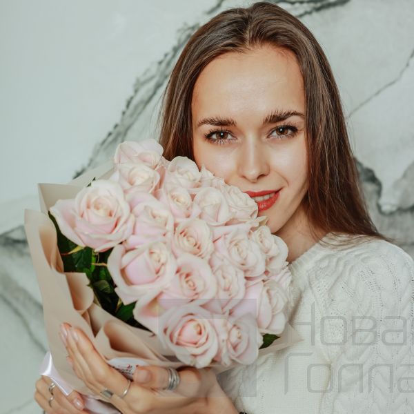 Букет 25 нюдовых роз с наклейкой Я тебя люблю